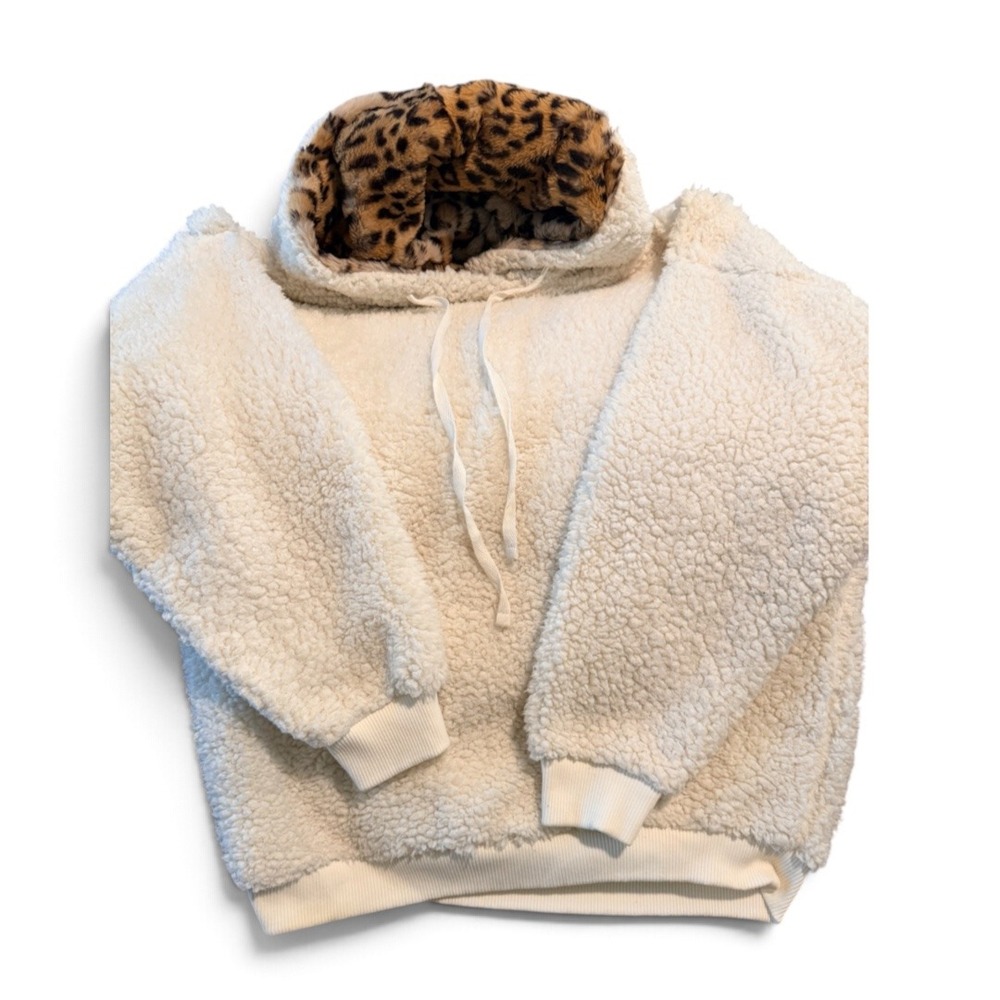 Fuzzy Polar Fleece Hoodie w leopard print hood
